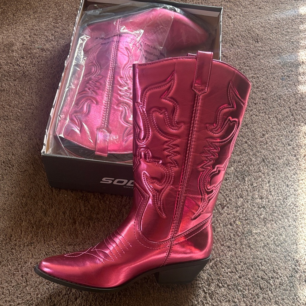 Soda Women's Metallic Pink Heeled Boots